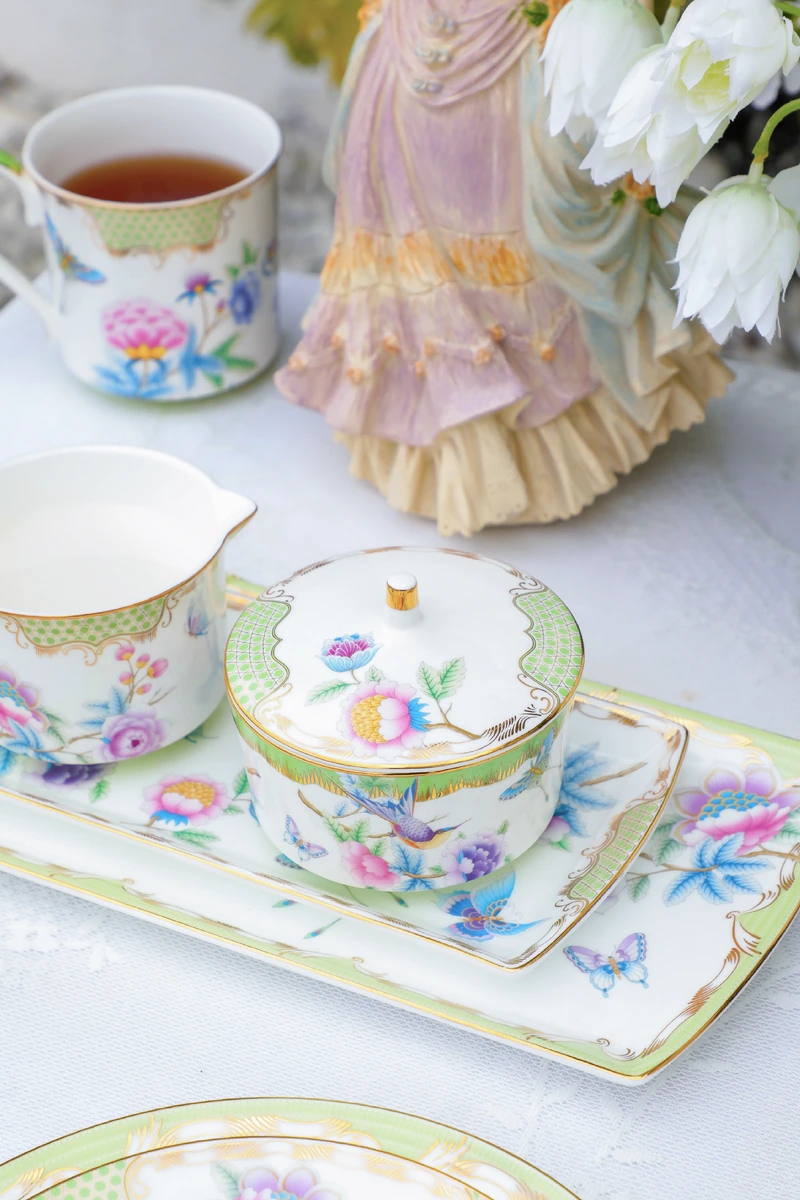 Tea Delight Papillons fincan ve şekerlik — Viktorya stil porselen heykelle